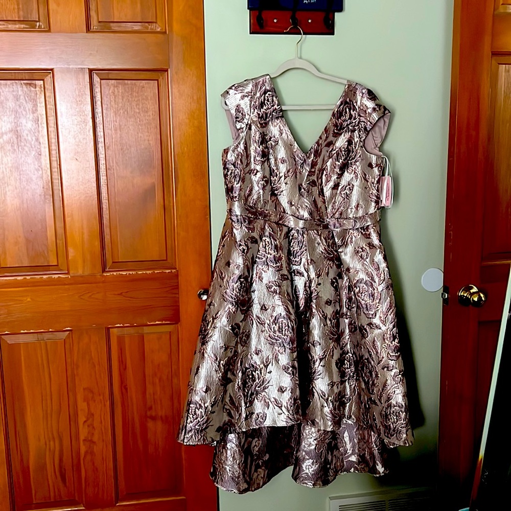 Beautiful mauve mother of the bride dress with metallic pink highlights.